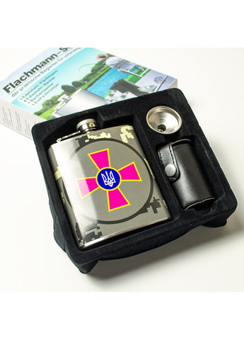 Подарункова фляга "Герб ЗСУ" металева 7 oz з чарками та чохлом для чарок No Brand (365820383)