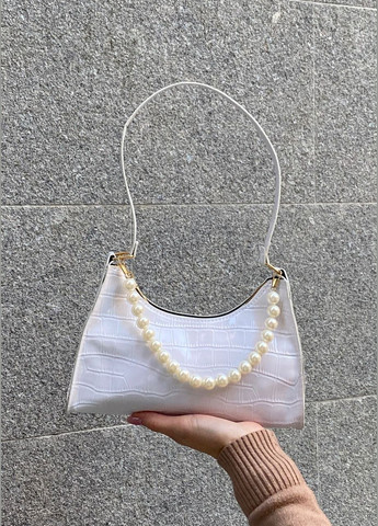 Женская маленькая сумка рептилия багет с жемчугом белая No Brand (285716440)