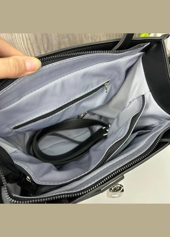 Велика жіноча сумка під рептилію із декоративним замком чорна No Brand (298997907)