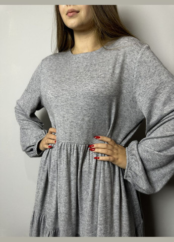 Сіра плаття жіноче ярусне вільне з додаванням вовни сіре mkad3232-1 Modna KAZKA