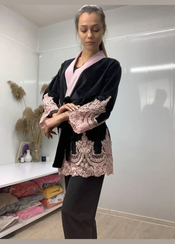 Неймовірно красивий велюровий халат із мереживом. No Brand (319155615)