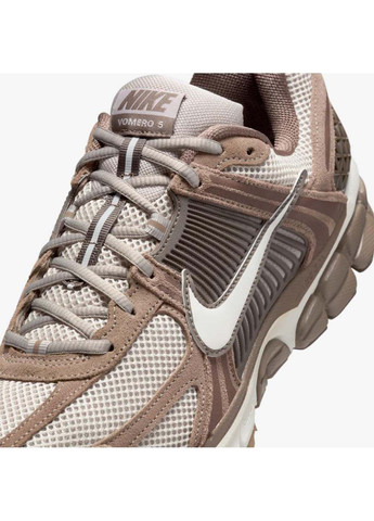 Коричневі Осінні чоловічі кросівки zoom vomero 5 коричневий Nike