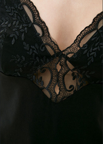 Нічна сорочка чорного кольору з квітковим мереживом ORA (305697075)