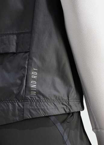 Черная демисезонная жилет own the run adidas