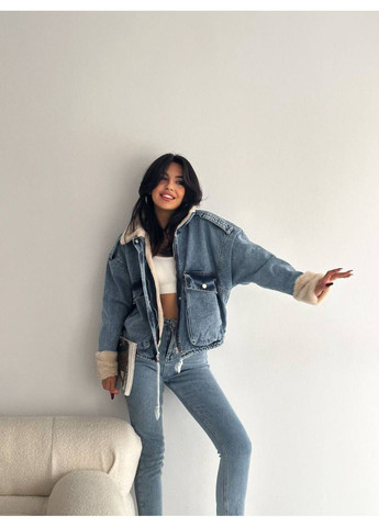 Блакитна куртка джинсова No Brand