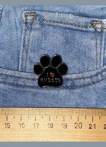 Значок/пен металлический Милая лапка черного цвета с надписью и сердечком. No Brand (330618789)