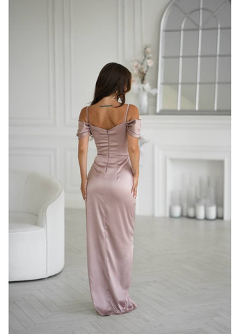 Бежевое вечернее элегантное атласное платье с драпировкой и открытыми плечами Україна однотонное