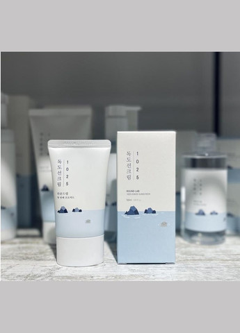 Сонцезахисний крем 1025 Dokdo Sunscreen для обличчя з морською водою SPF 50+ PA++++ 50 ml Round Lab (341529638)