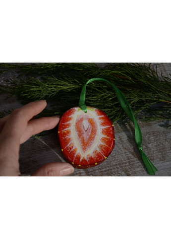 Деревянная подвеска - сувенир "Клубника" Lucy Kozyra (369163671)