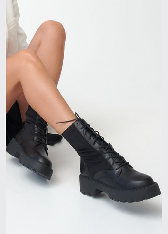 Осенние ботинки, цвет черный Estro