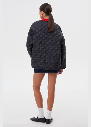 Черная демисезонная куртка, цвет черный Estro