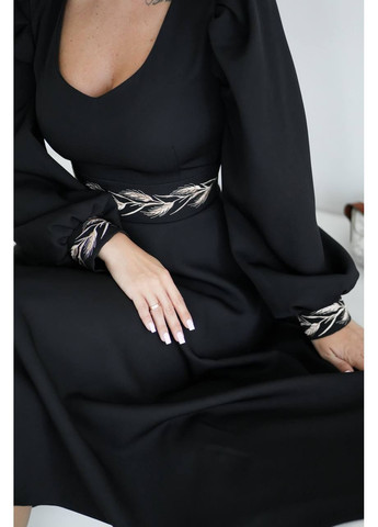 Черное праздничный, вечернее женское платье меди с вышивкой на талии MonCher