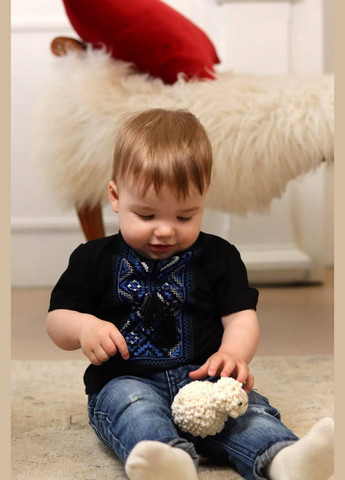 Чорна чорна вишиванка для хлопчика з синьою вишивкою Piccolo візерунок геометричний віскоза (316037791)