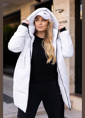 Белая зимняя женская куртка с капюшоном цвет черный New Trend