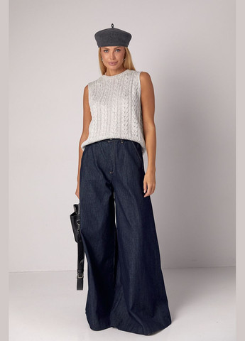 Вязаная жилетка в косички с вырезом на спине - светло-серый Lurex (304266708)