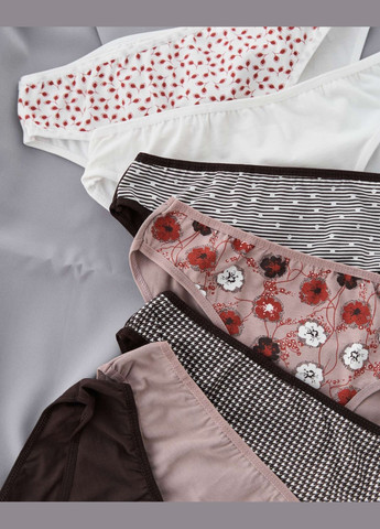 Набір жіночих базових трусиків тижневок - 7 шт Nicoletta (340277041)