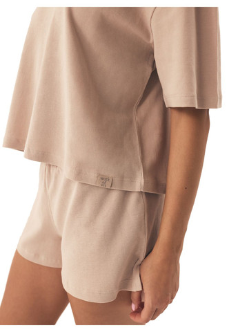 Бежевая всесезон женская пижама в рубчик футболка и шорты 42780 nilsa футболка + шорты Henderson