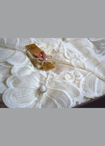 Велюрова скатертина Nehir 160х350 Selin (338425218)