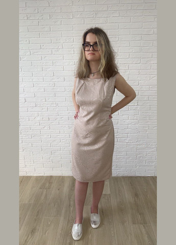 Бежева повсякденний, кежуал бежеве жакардове літнє жіноче плаття-футляр міді з квітковим принтом з візерунком без рукавів сукня-майка, футляр No Brand з квітковим принтом