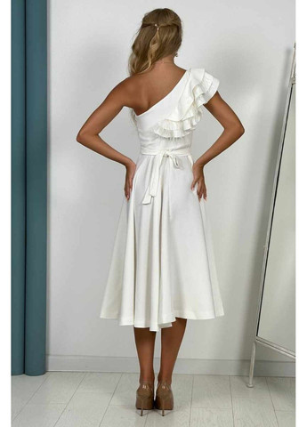 Молочна коктейльна сукня волан перо 24054 молочна Tanita-Romario
