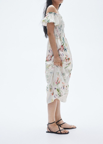 Белое кэжуал платье H&M с цветочным принтом