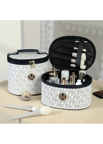 Вместительная водонепроницаемая косметичка бочонок белого цвета с символикой бренда Michael Kors No Brand (316580406)