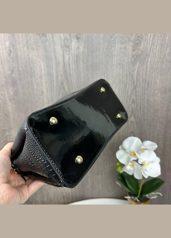 Жіноча сумочка під рептилію, лакова екошкіра, трапеція, регульовані лямки чорна (sku_1327Ч) No Brand (330575617)