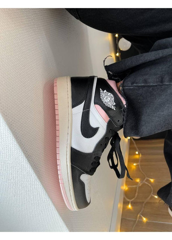 КРОСІВКИ ЖІНОЧІ NIKE AIR JORDAN 1 RETRO BLACK WHITE PINK НАЙК АІР ДЖОРДАН No Brand рожеві демісезони (368869715)