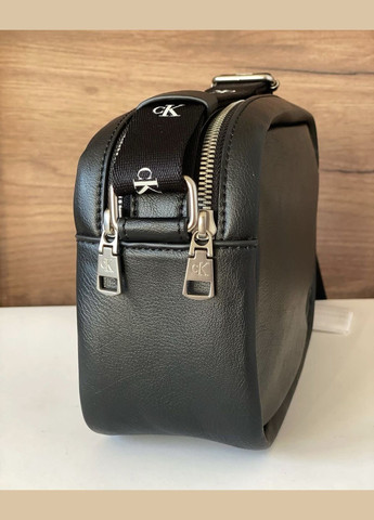 Женская сумка Ultralight Dbl Zip Camera Bag21 K60K610326 Черный Calvin Klein (292405999)