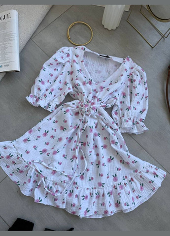 Білий повсякденний, коктейльна жіноча сукня міні у білому кольорі з рожевим квітковим принтом No Brand з квітковим принтом