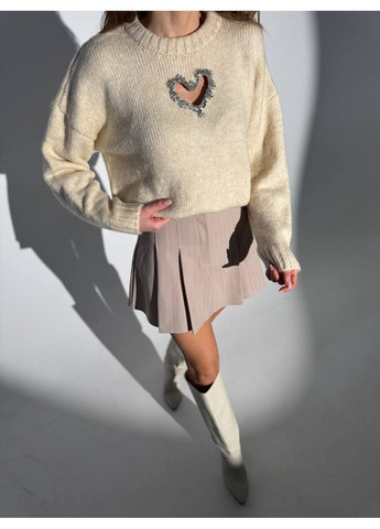 Бежевий демісезонний жіночий светр з вирізом-серцем MonCher