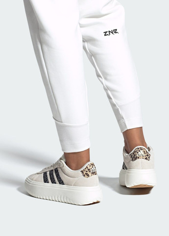 Белые всесезонные кроссовки grand court platform adidas