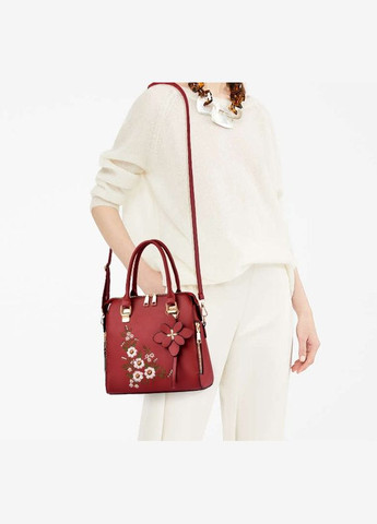 Жіноча сумка з вишивкою квітами сумочка з брелоком червона OEM (322648764)