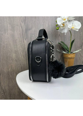 Женская мини сумочка с меховым брелком черная экокожаная Jacobs (363021917)