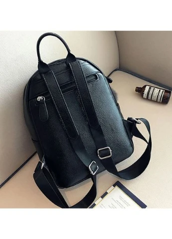 Стильный женский рюкзак с меховым брелком No Brand (393676690)