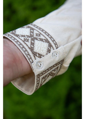 Бежевая мужская бежевая льняная вышиванка с коричневой вышивкой с длинным рукавом V&V узор орнамент прямой, приталенная, свободная лен (364864727)