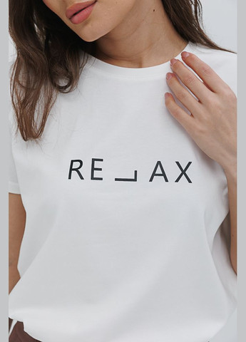 Молочная летняя женская футболка с надписью relax Arjen