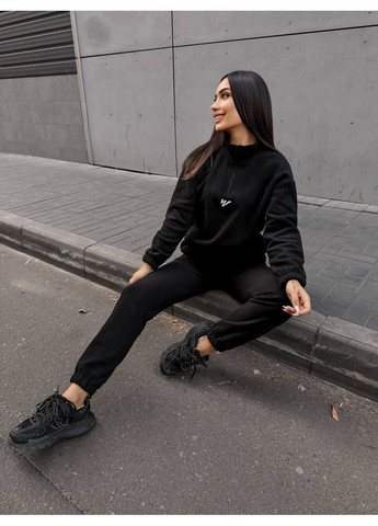 Жіночий костюм флісовий чорного кольору 35078 No Brand (362622831)