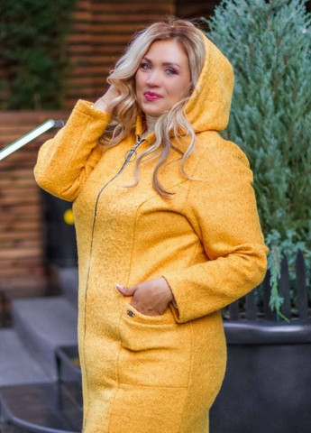 Желтое демисезонное Стильное пальто в букле No Brand