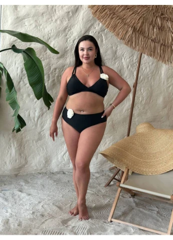 Чорний демісезонний купальник plus size оригінального крою із квітами на топові та трусиках No Brand