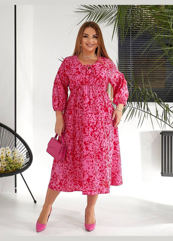 Малиновое летнее платье в размерах полу-батал, очень красивый цвет малиновый с красными разводами, легкое и комфортное No Brand