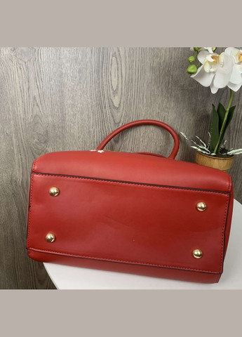 Жіноча сумка з вишивкою квітами сумочка з брелоком червона OEM (322648764)