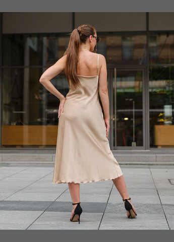 Бежевое женское шелковое платье миди комбинация капучино Maybel