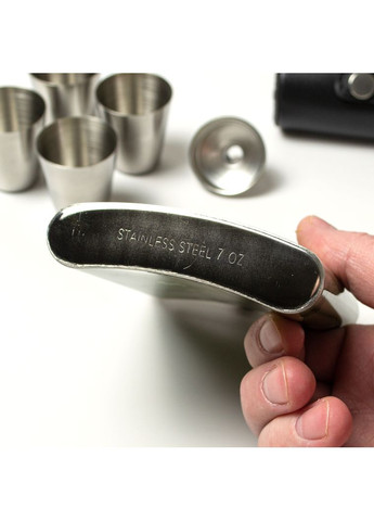 Подарункова фляга "Герб ЗСУ" металева 7 oz з чарками та чохлом для чарок No Brand (365820392)