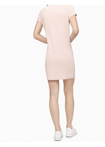 Розовое джинсовое, кэжуал, повседневный, пляжное, спортивное стильное платье сalvin klein платье-футболка Calvin Klein