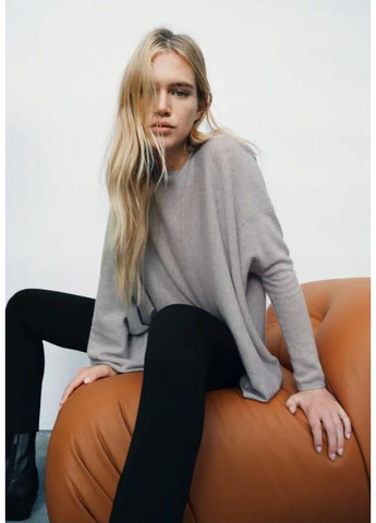 Сірий вовняний светр асиметричного крою Zara