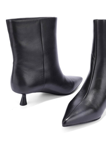 Осенние женские ботинки g25926-701 черная кожа MIRATON