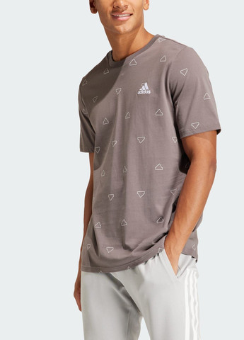 Коричневая футболка с монограммой seasonal essentials adidas