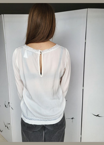 Молочная блузка женская с вышивкой спереди H&M