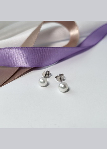 Серебряные гвоздики на фиксаторах с Белым жемчугом 5 мм серебро 925 пробы Родированное с2ж/420а 0.70г No Brand (306743279)